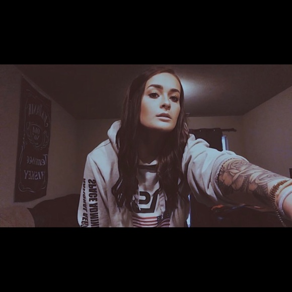 Meet your Posher, Tori - Picture 5 of 5